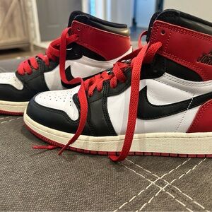 AIR Jordan High-Top Sneakers in Red, Black & White
